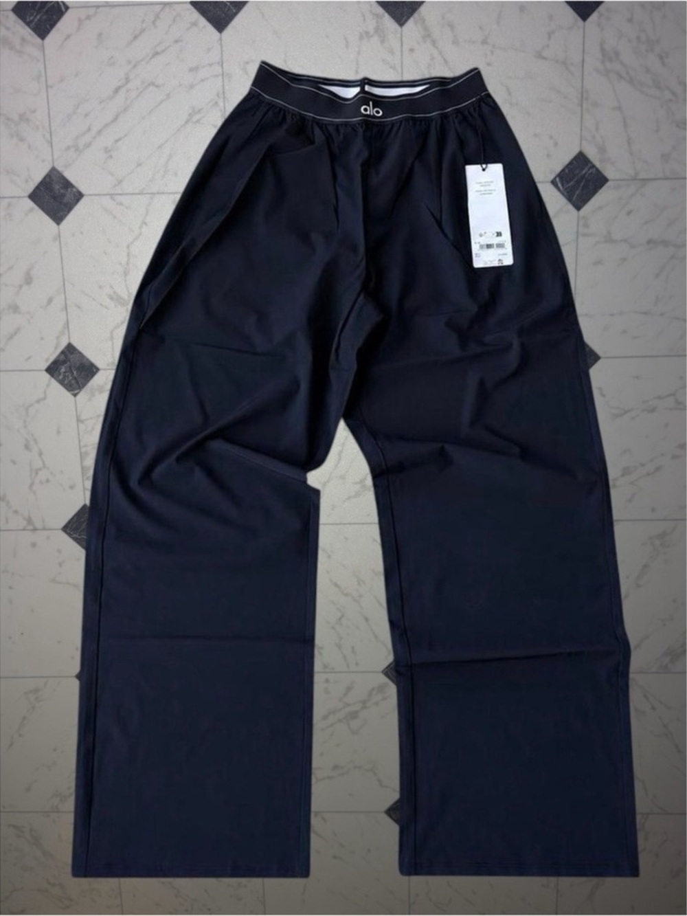 ALO Yoga Women's Black Straight-Leg Lounge Pants